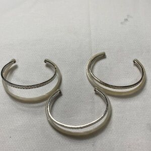 Set of 3 Acrylic snd Metal cuff bracelets (BQ)
